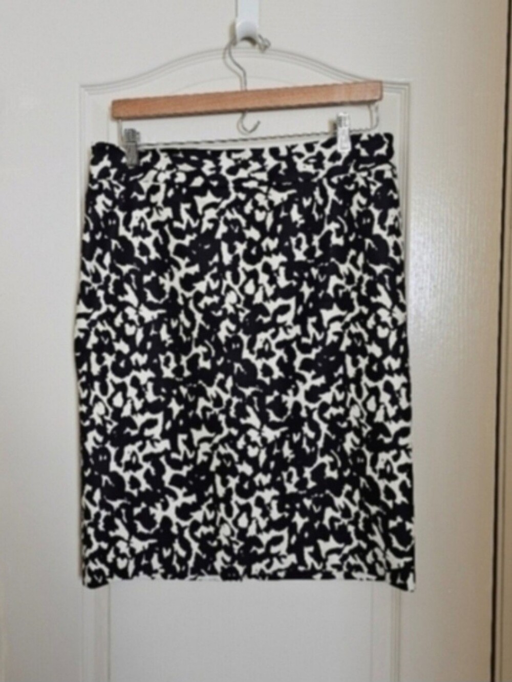 Black and White Abstract Print Pencil Skirt Sz 10